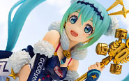 【トピックス】『初音ミク GTプロジェクト』より「レーシングミク 2018 Challenging to the TOP」のスケールフィギュアが登場！
