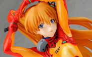【トピックス】『ヱヴァンゲリヲン新劇場版​：破』に登場したテスト用プラグスーツに身を包んだ「アス​カ」のフィギュアが再登場！