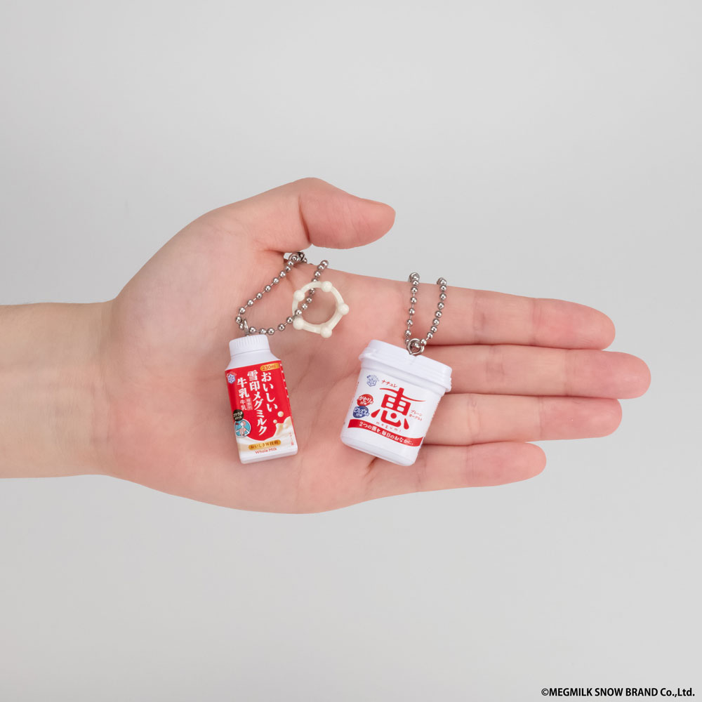 雪印メグミルクの乳飲料やヨーグルトが、手のひらサイズのチャームに
