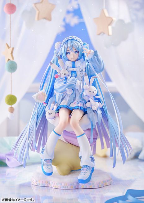 雪ミク スカイタウン」オープン10周年を記念して、イラストレーターの