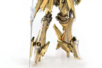 ファイブスター物語』より、主役ロボット「帝騎マグナパレス ザ